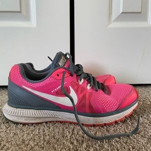 Dynamic Web NIKE Shoes